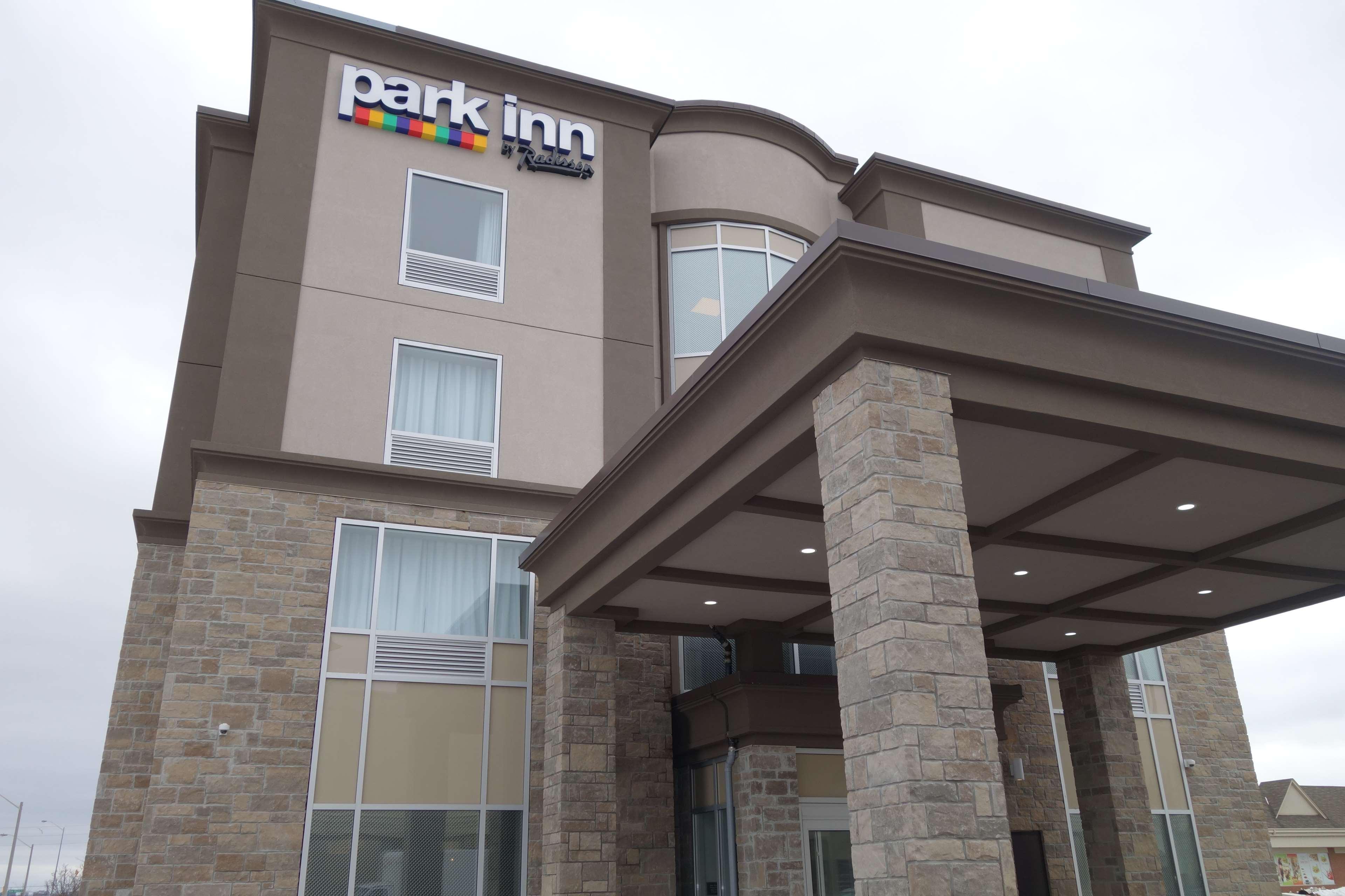Park Inn By Radisson Brampton, On Εξωτερικό φωτογραφία