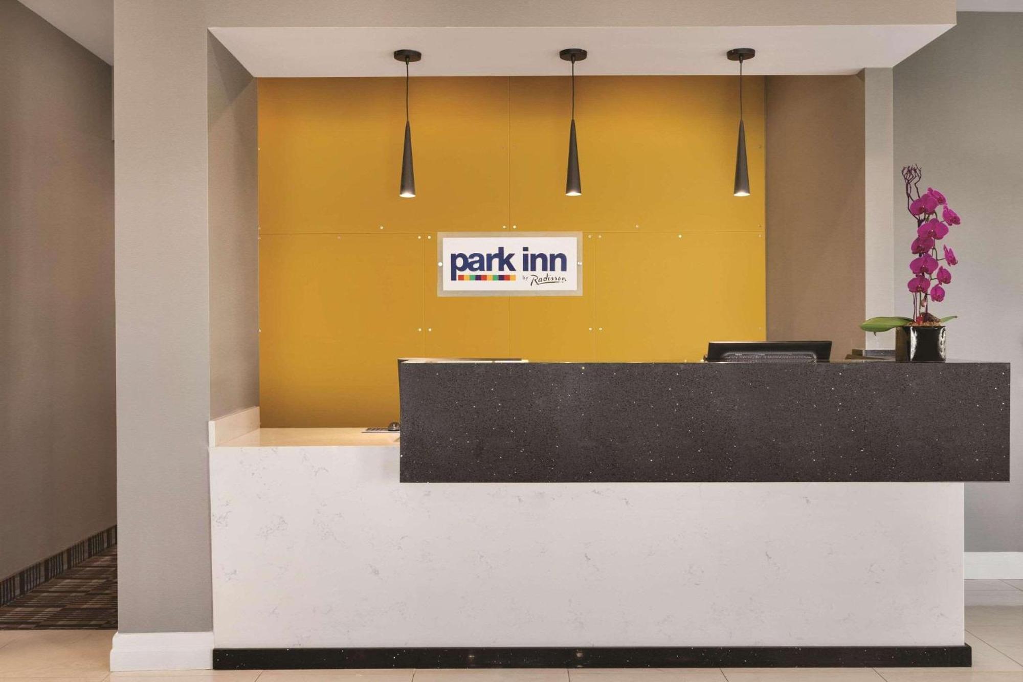 Park Inn By Radisson Brampton, On Εξωτερικό φωτογραφία